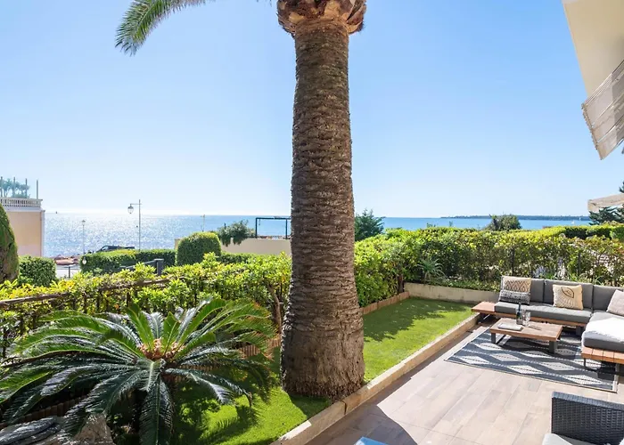 3-Br Apartment With Private Pool & Sea View