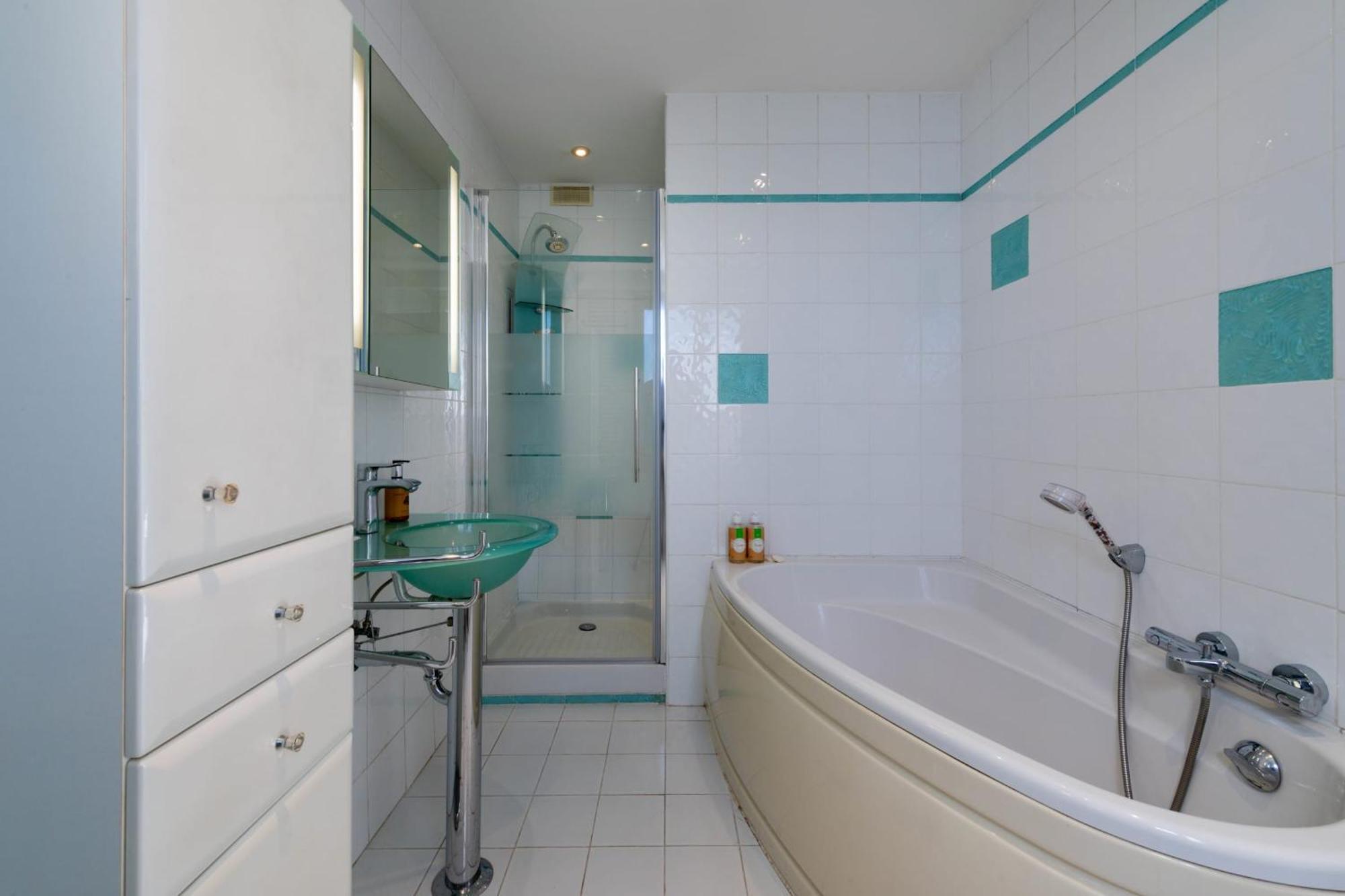 3-br With Private Pool & Sea View Cannes
