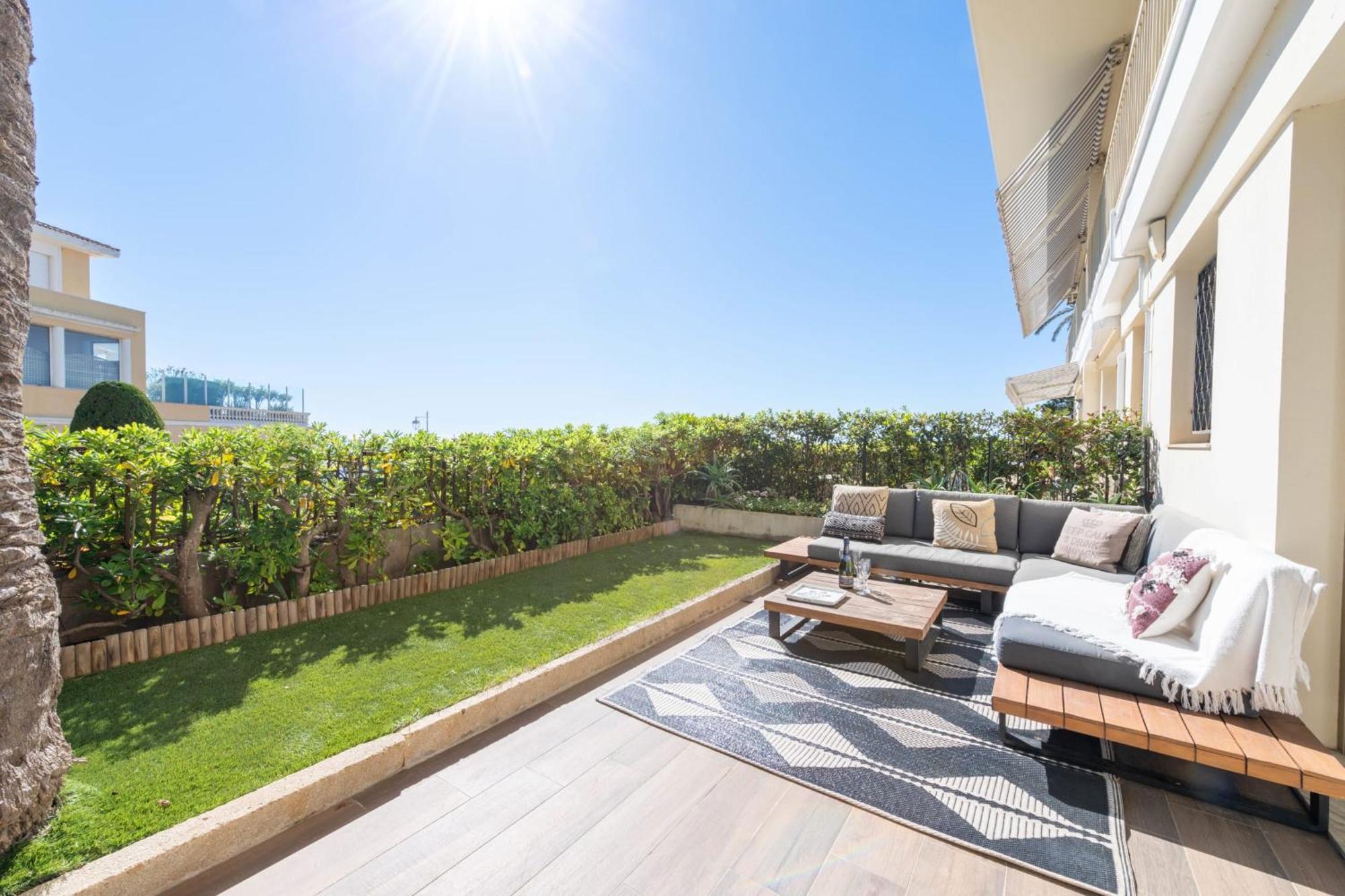 3-br With Private Pool & Sea View Apartment *