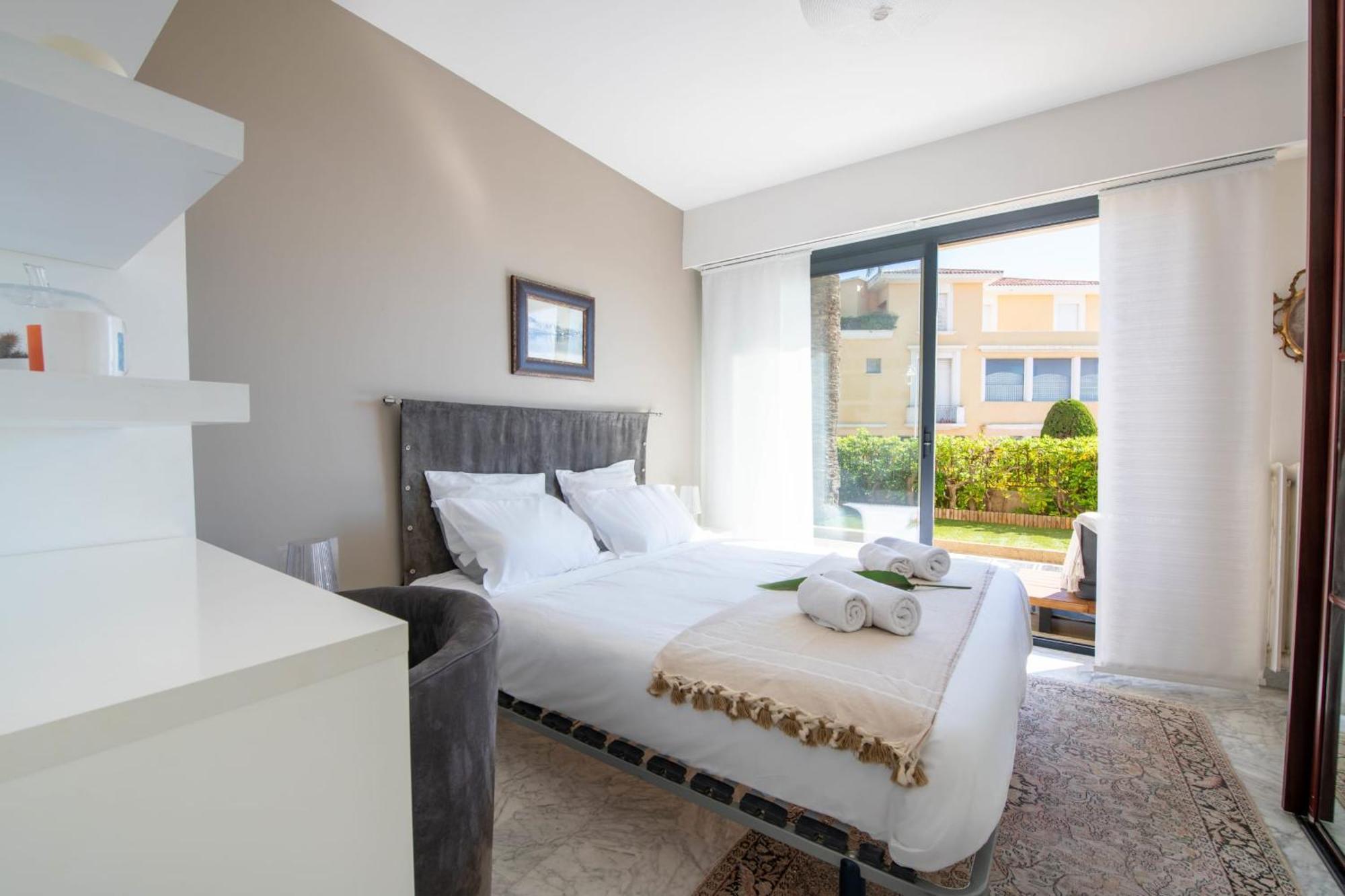 3-br With Private Pool & Sea View Apartment