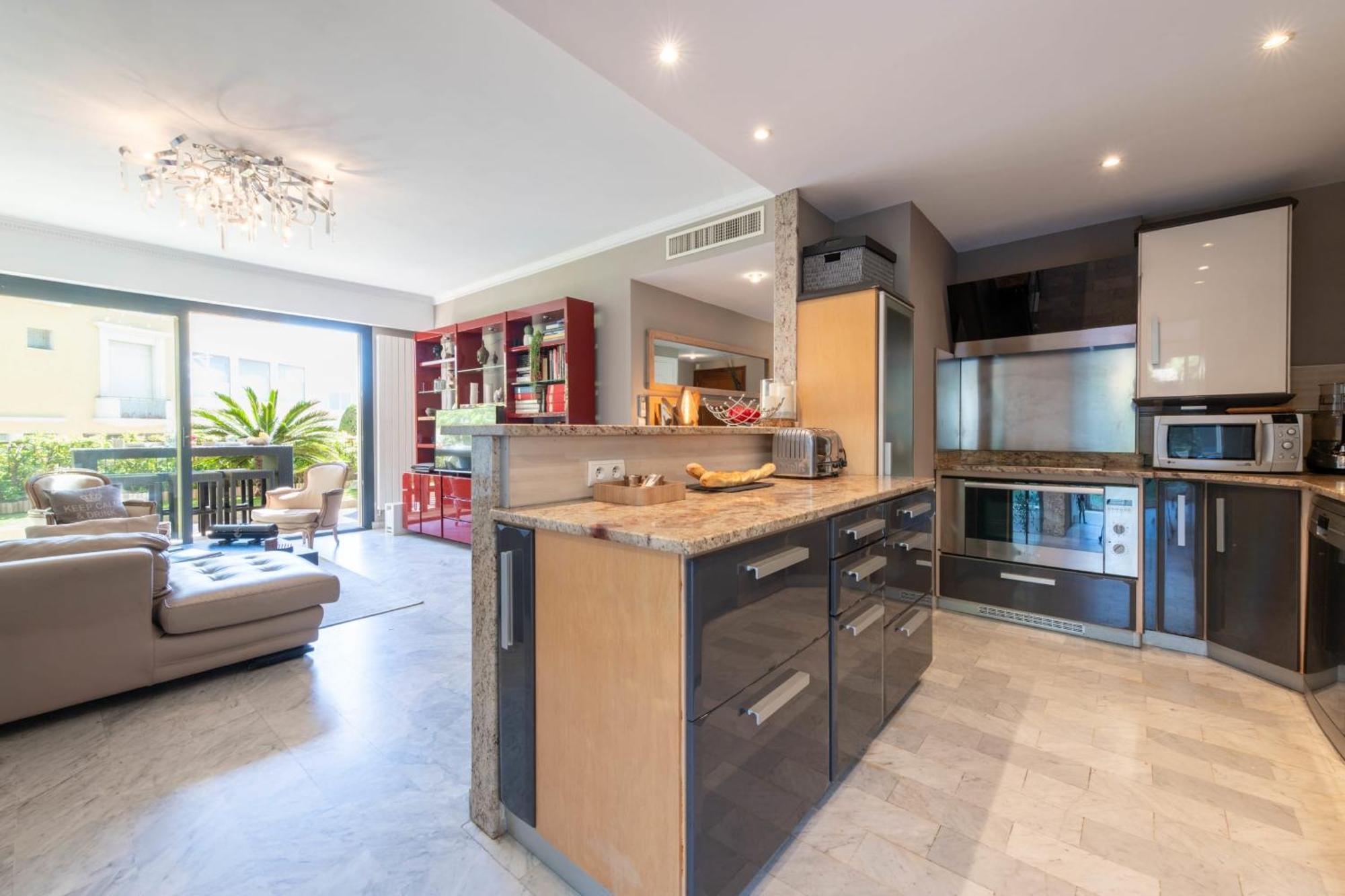 Apartment 3-br With Private Pool & Sea View