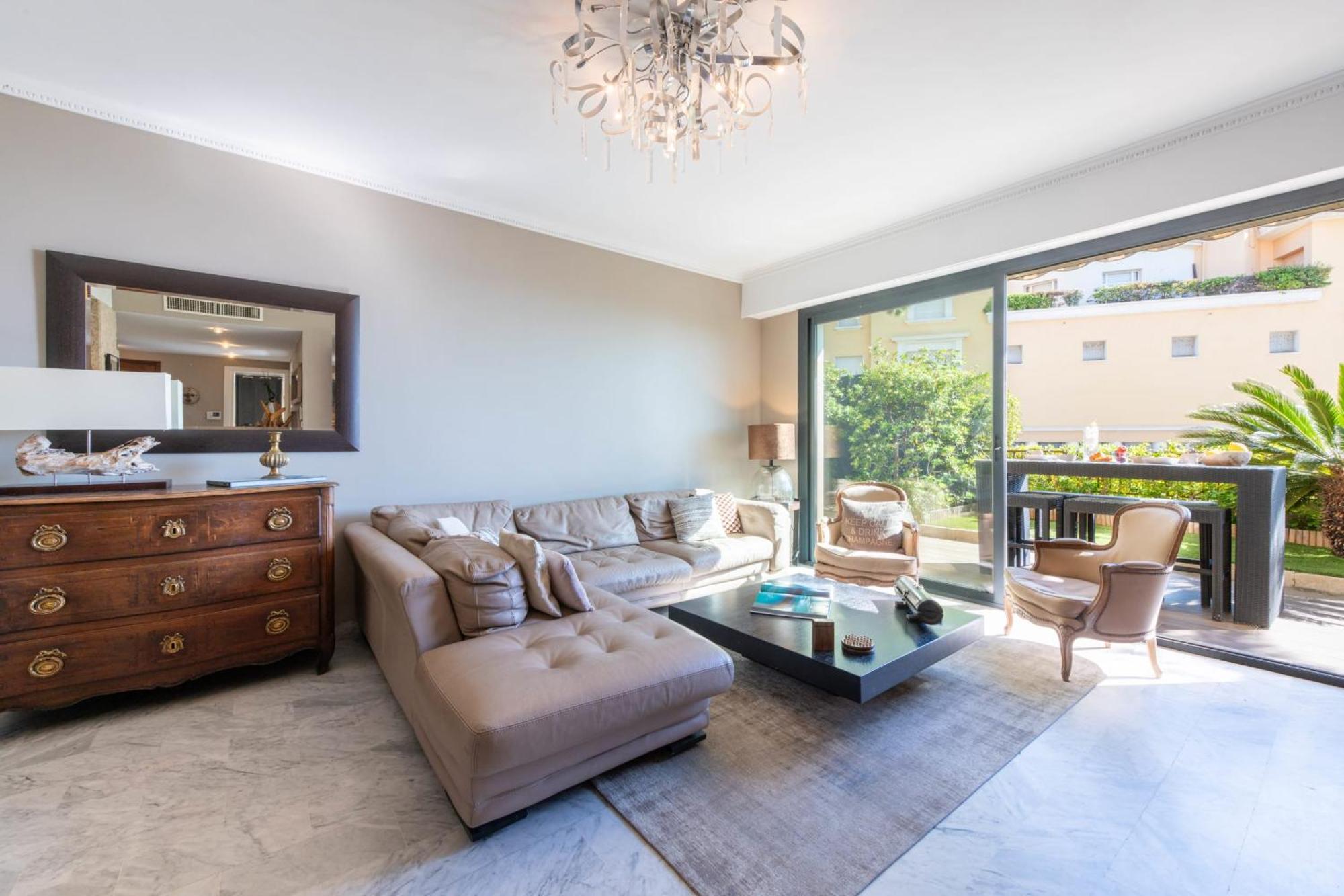 Apartment 3-br With Private Pool & Sea View *