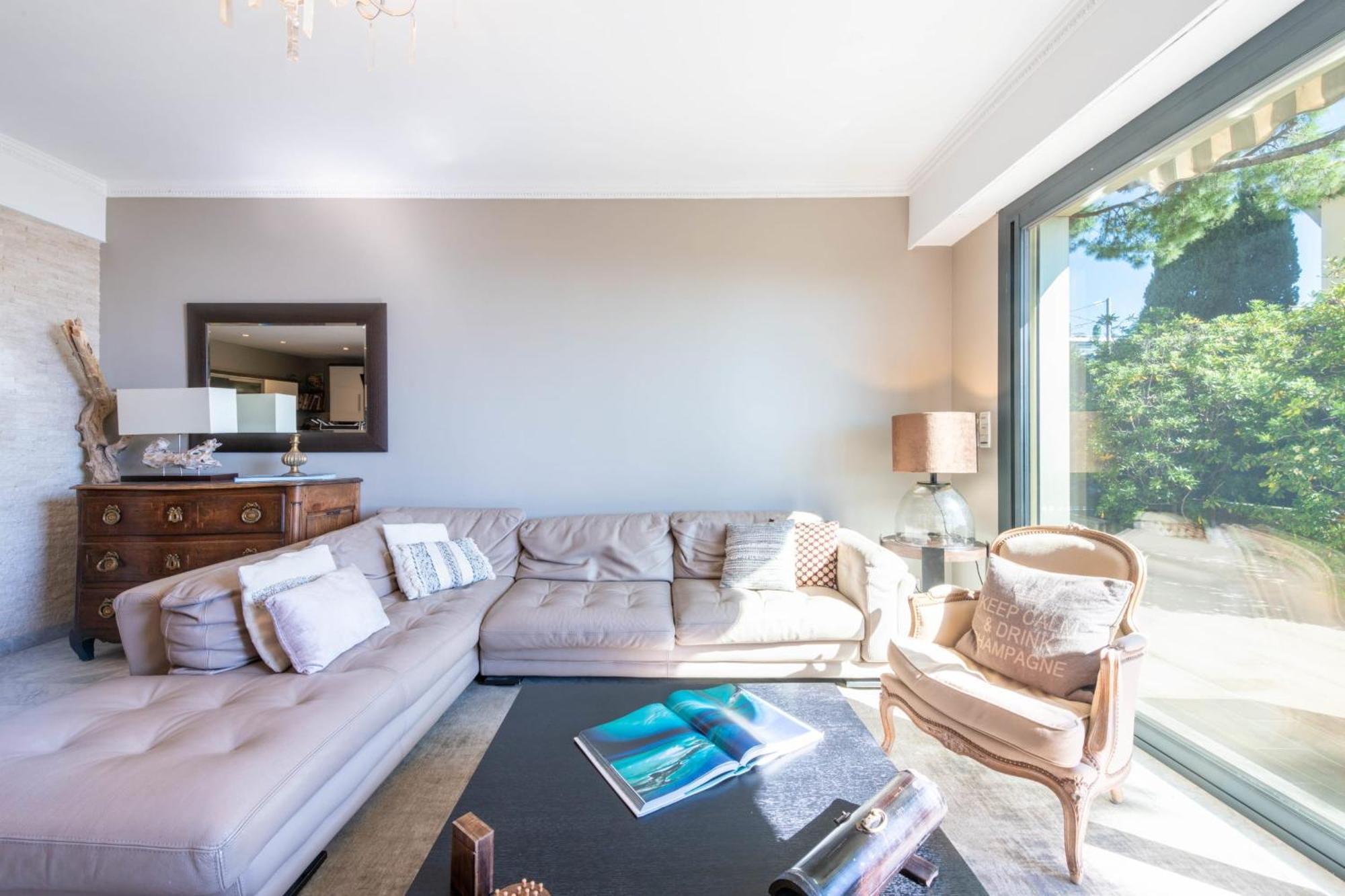 3-br With Private Pool & Sea View Cannes